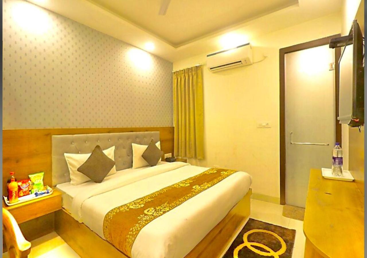 Hotel Qubic Near Igi Delhi Airport นิวเดลี ภายนอก รูปภาพ