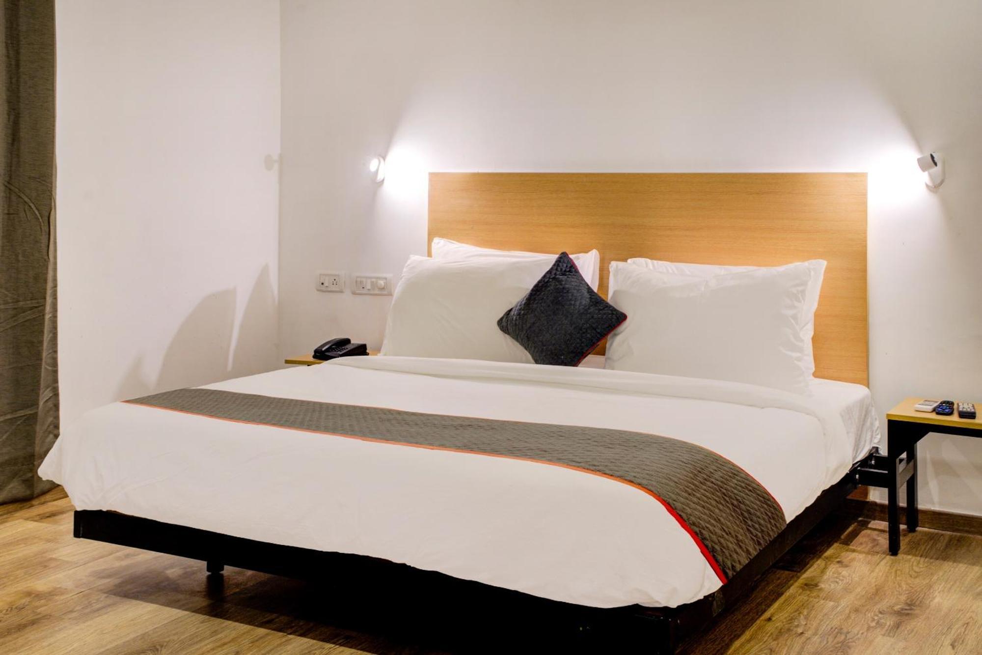 Hotel Qubic Near Igi Delhi Airport นิวเดลี ภายนอก รูปภาพ