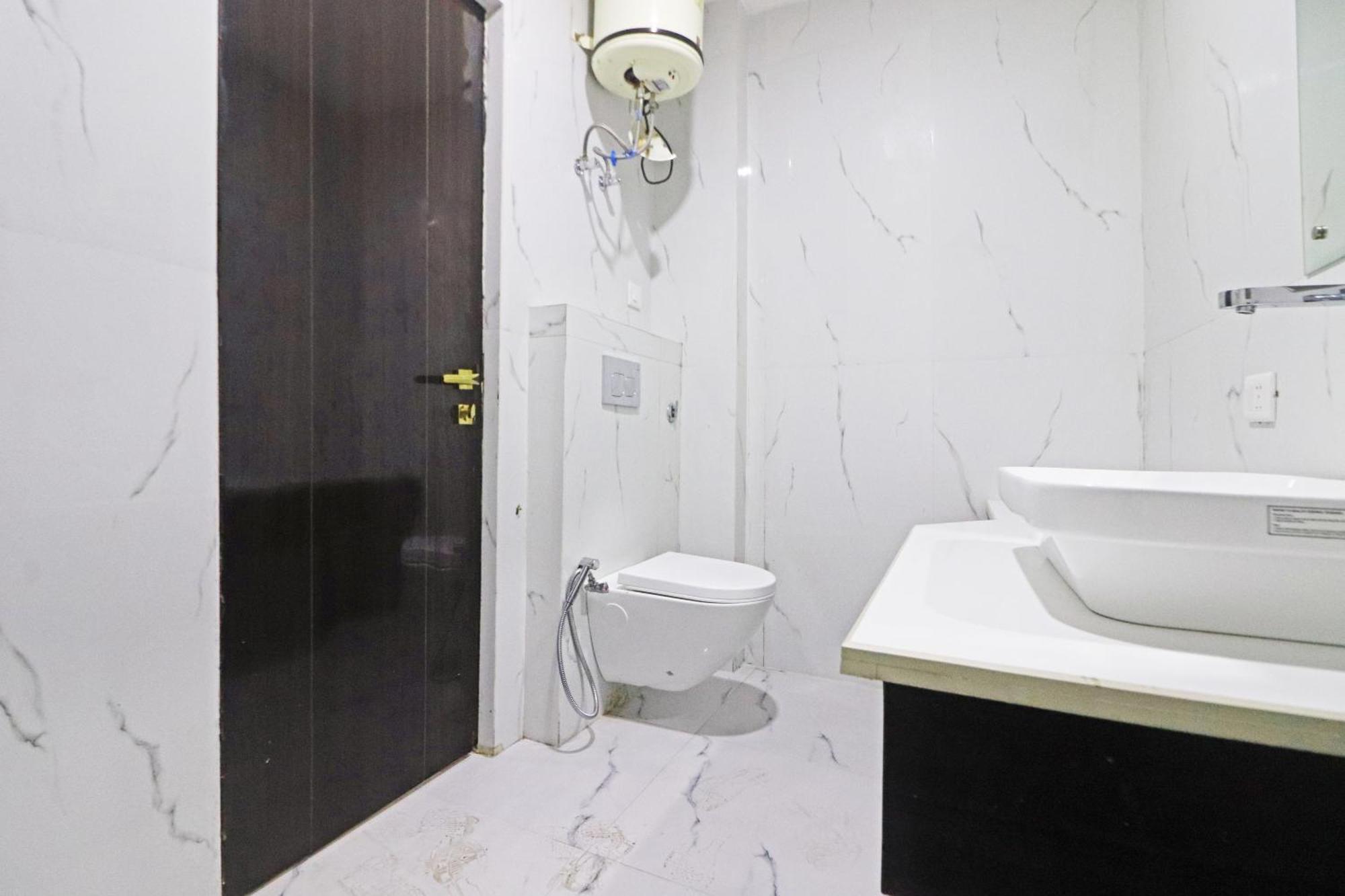 Hotel Qubic Near Igi Delhi Airport นิวเดลี ภายนอก รูปภาพ