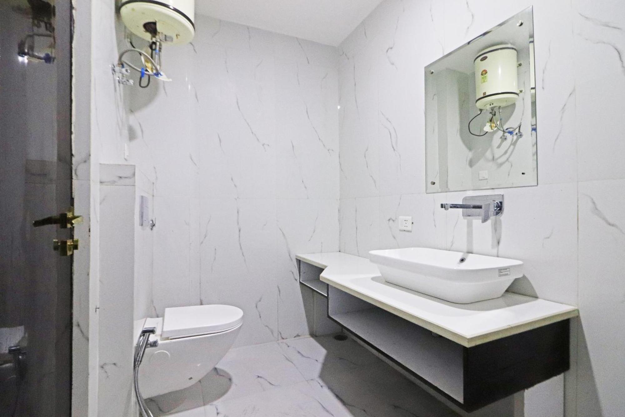 Hotel Qubic Near Igi Delhi Airport นิวเดลี ภายนอก รูปภาพ