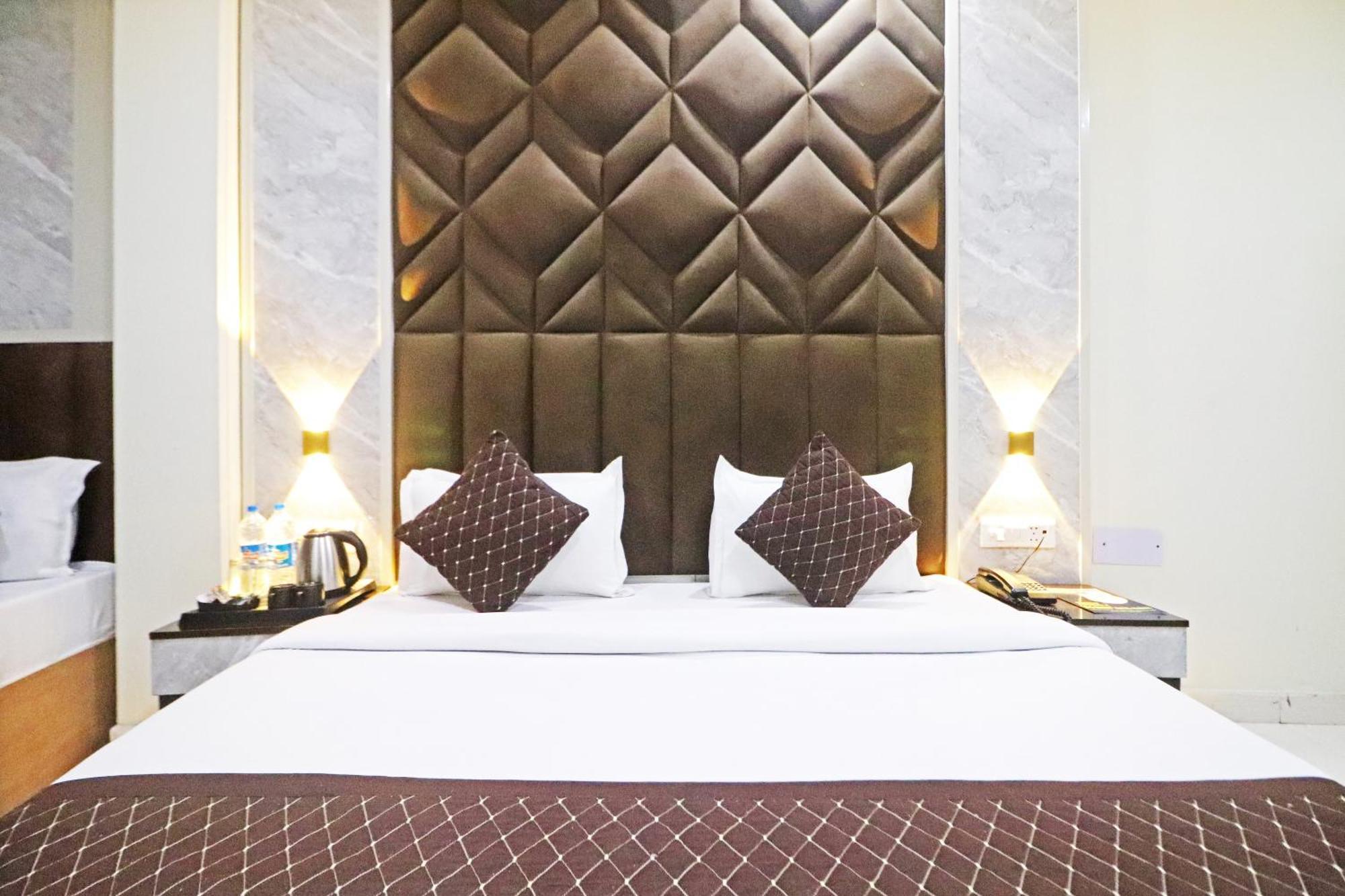 Hotel Qubic Near Igi Delhi Airport นิวเดลี ภายนอก รูปภาพ