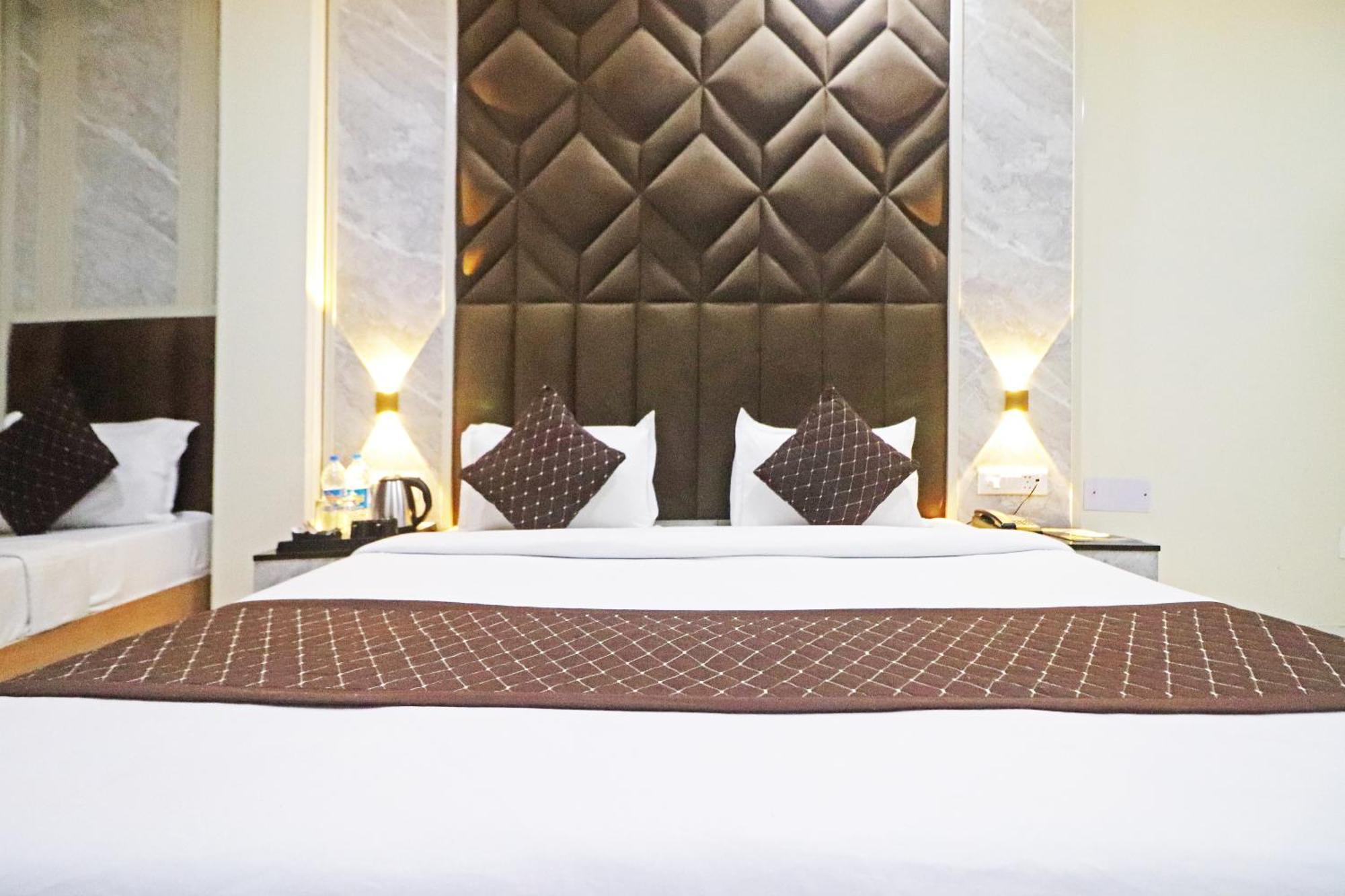 Hotel Qubic Near Igi Delhi Airport นิวเดลี ภายนอก รูปภาพ